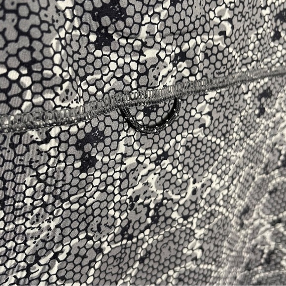 NEPALLO Men's Trophy Sun Protection Silver Black Print Long-Sleeve Tee Sz XL - Picture 9 of 13